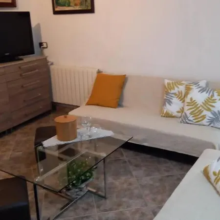 Casa Joana Canyelles (Catalonia)